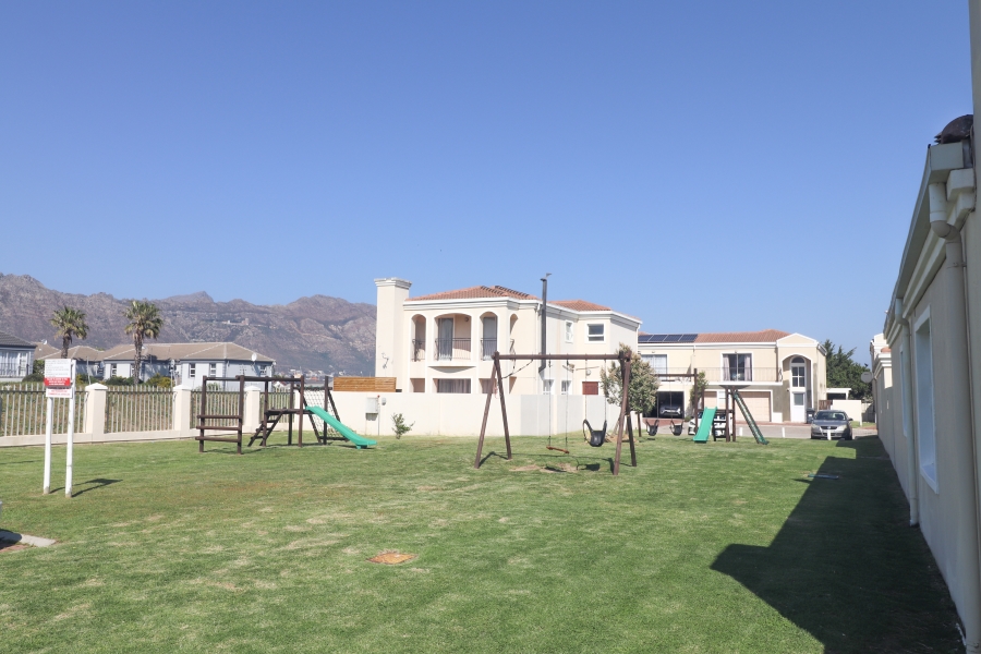 3 Bedroom Property for Sale in Gordons Bay Central Western Cape